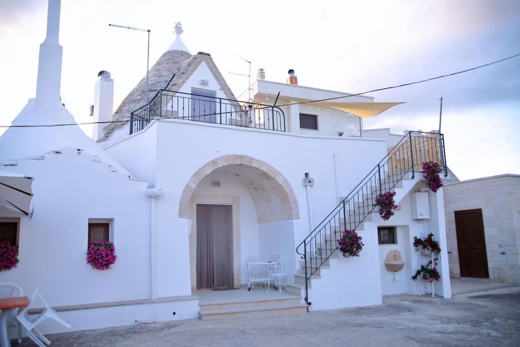 Valle D'Itria Trullo Sovrano Sul Monte Cisternino Buitenkant foto